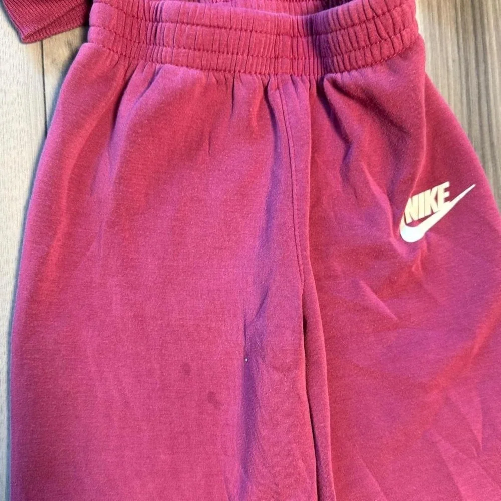 Nike baby jogging suit set, top and matching bottoms, size 8M